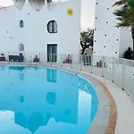 Party Coast For Young Travelers Daire