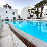 Party Coast For Young Travelers *